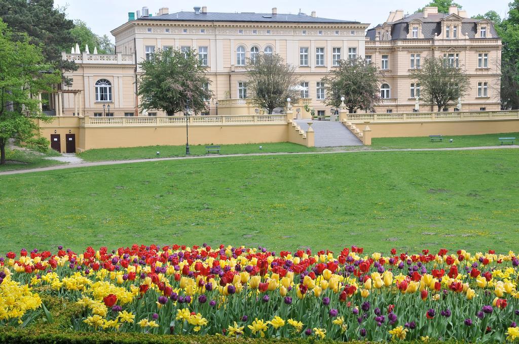Zespol Palacowo-Parkowy W Ostromecku Ostromecko Bagian luar foto